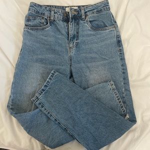 Cotton On Mom Jeans. Worn but in excellent condition. Size US 4